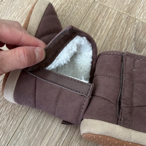 NEW Old Navy Sherpa-Lined Mauve Baby Booties (12-18 mos) - Picture 4 of 8